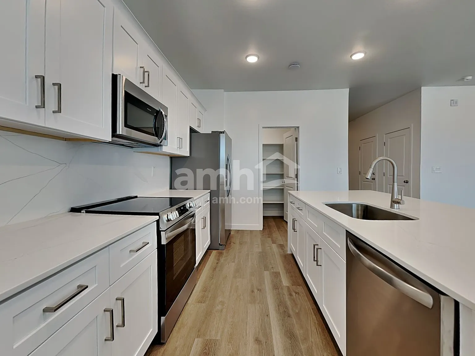 4 bed, 2.5 bath, 2220 sqft, $2,405 — Photo 3