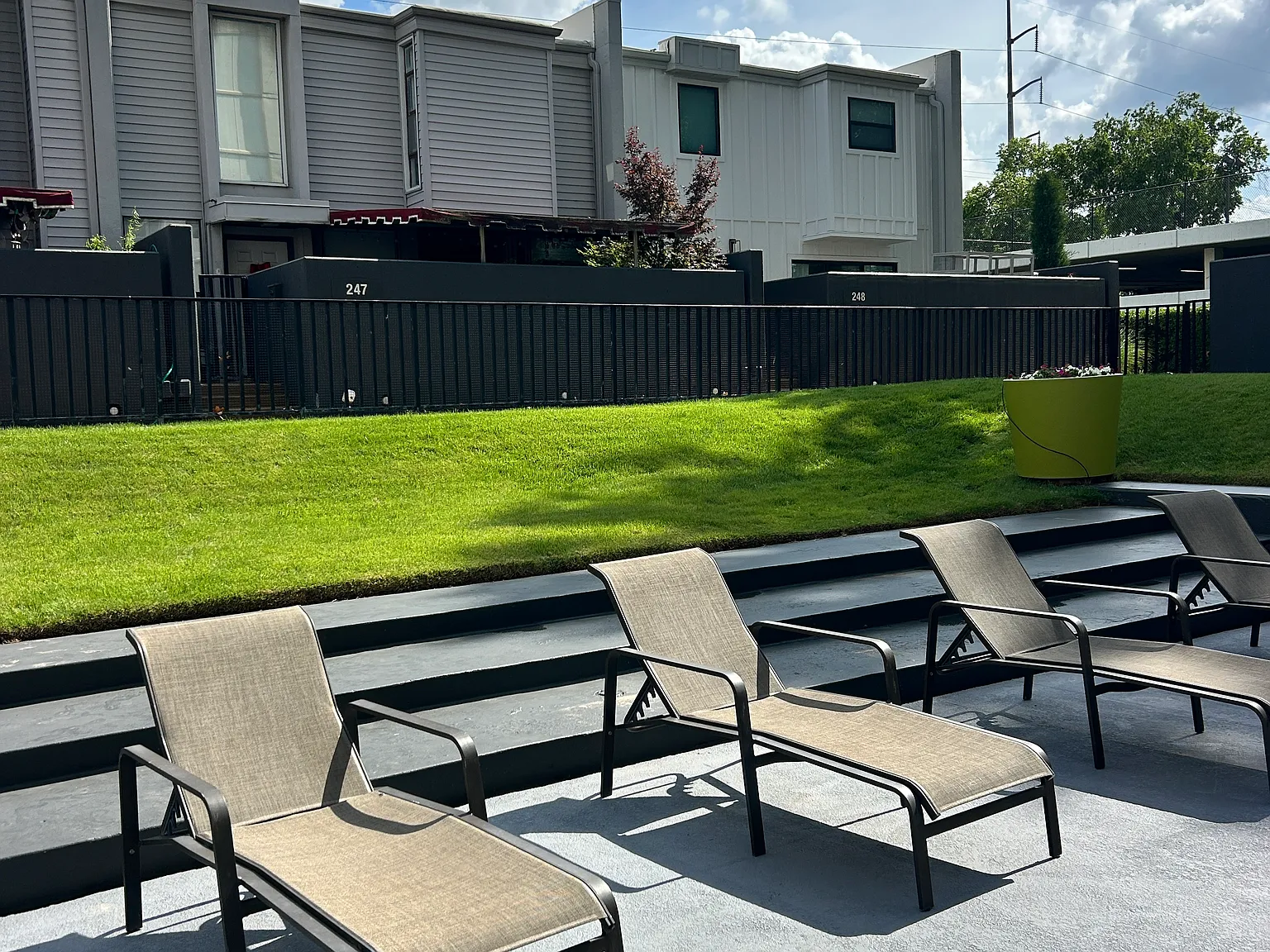 Studio, 550 sqft, $1,300 — Photo 2
