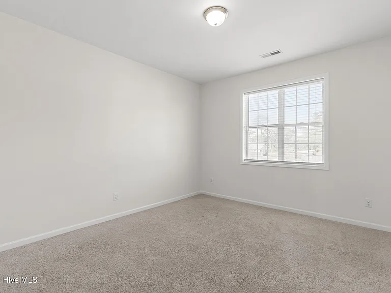 97 Dresser Ln — Photo 23