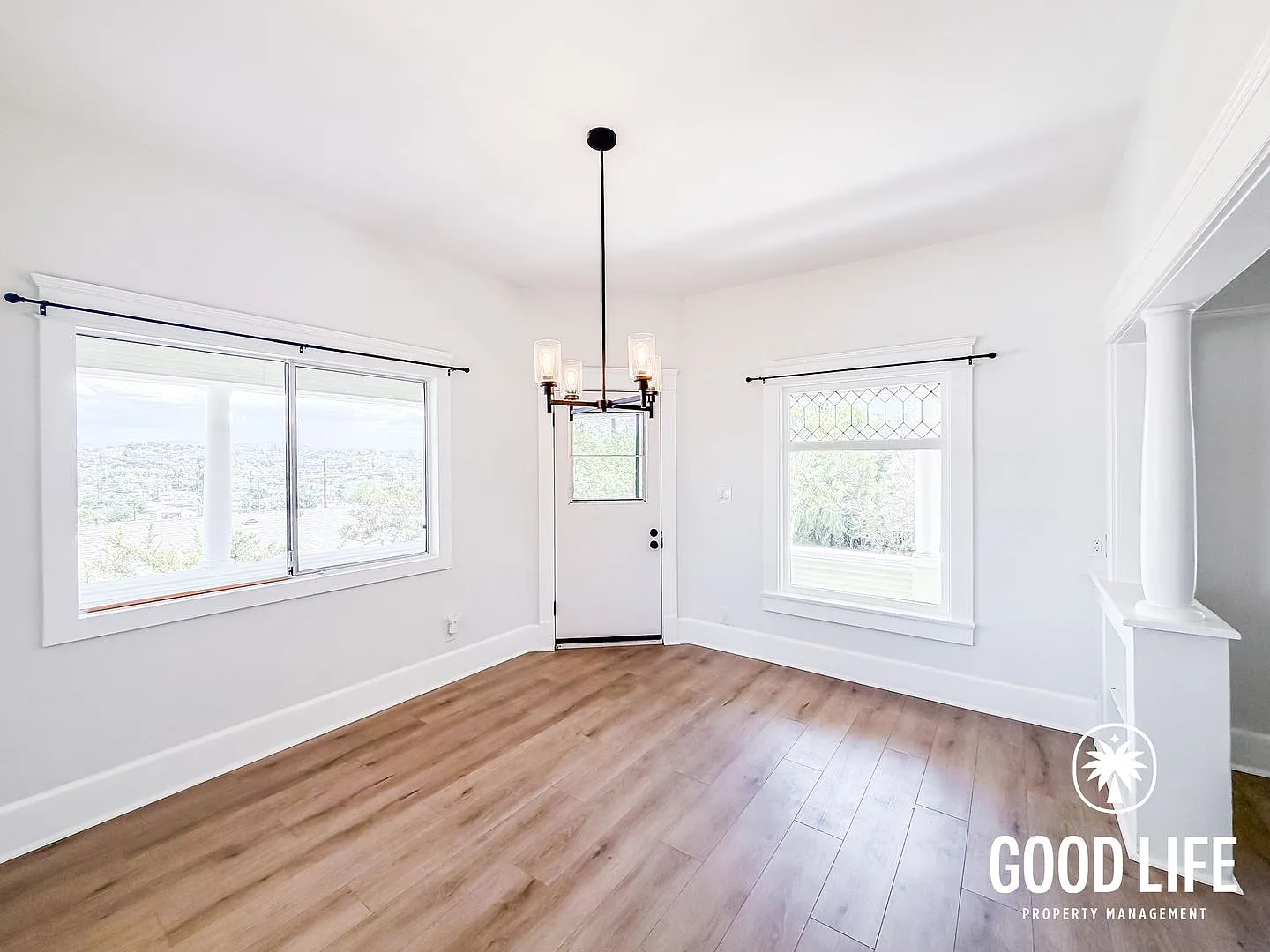 SD: Beautiful Victorian Home with Large Lot, Sweeping Views, Wraparound Deck & Upstairs Suite — Photo 2