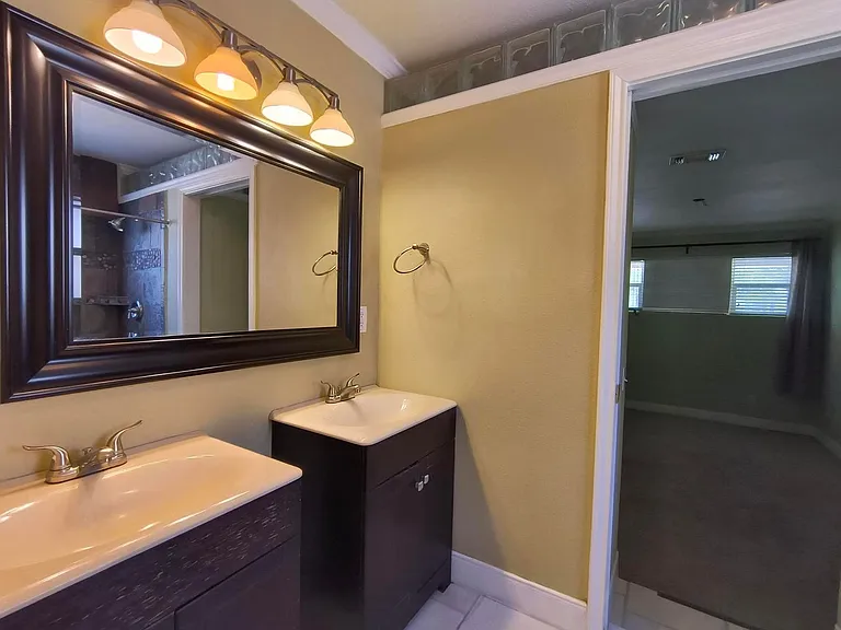 306 River Oaks St — Photo 7