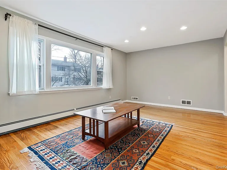 425 1st Ave — Photo 5