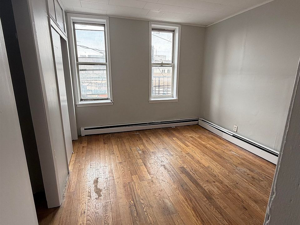 1st image of 187 Beacon Ave