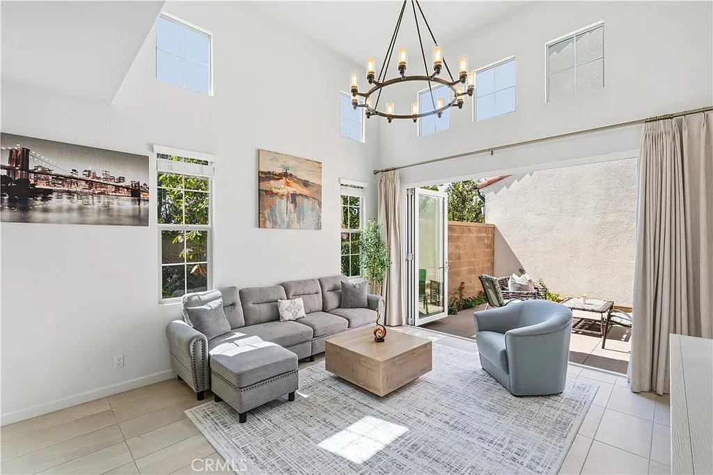 4 bed, 3.5 bath, 1889 sqft, $6,500 — Photo 4