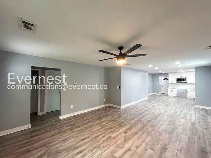 1621 Locust St — Photo 5