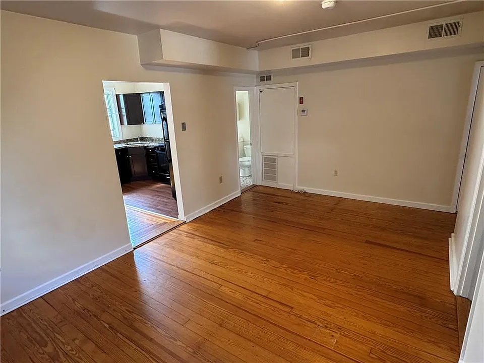 690 Elm St #2R