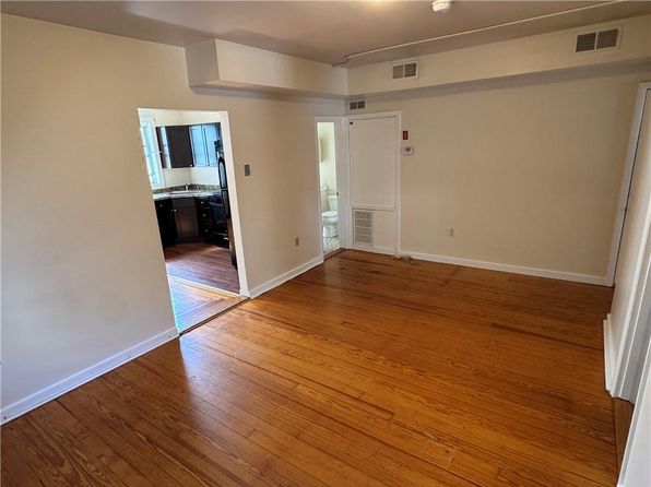 690 Elm St APT 2R