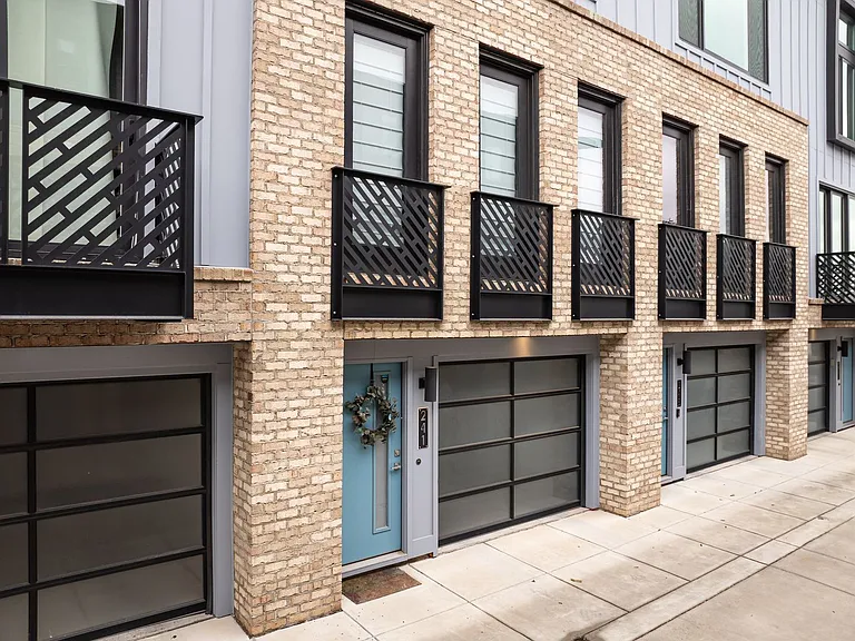 241 Domain Way — Photo 2