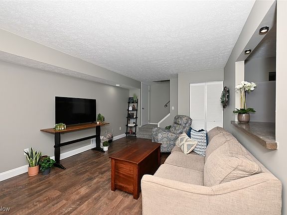 5th image of 4247 Regal Ave
