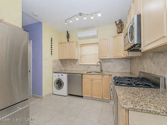 5th image of 98 Robin Rd