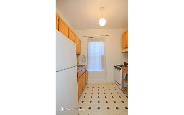 Sold by Douglas Elliman | media 10