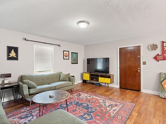 3rd image of 1580 Williamsburg Cir SE
