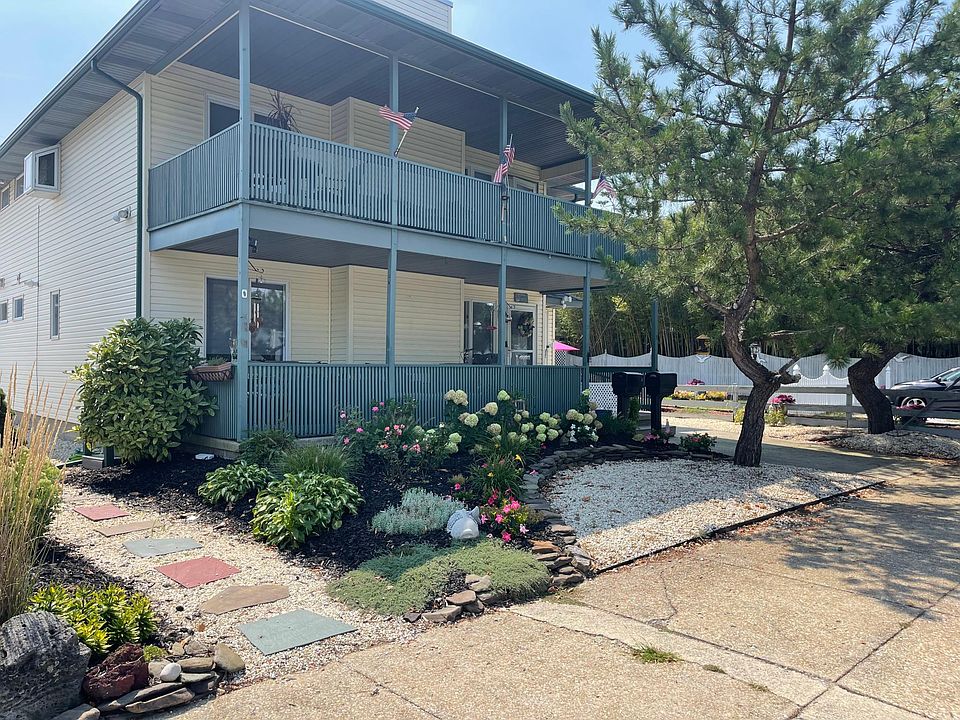 1st image of 5 Wesley Ave #5