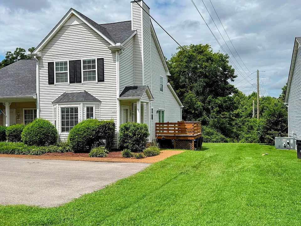 1221 Carriage Park Dr