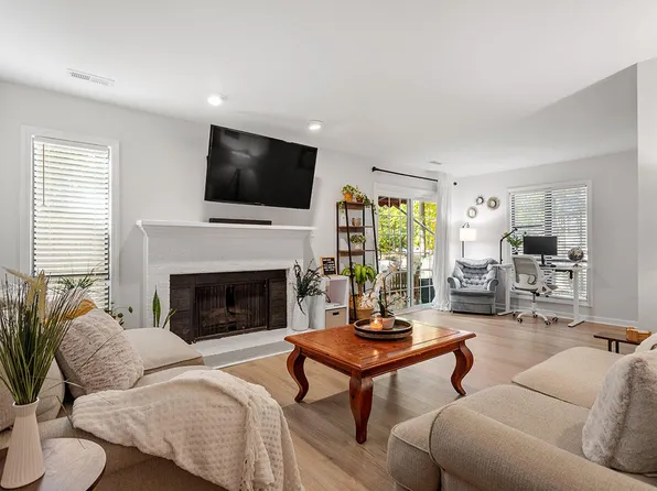 130 Twin Oaks Pl, Cary, NC 27511