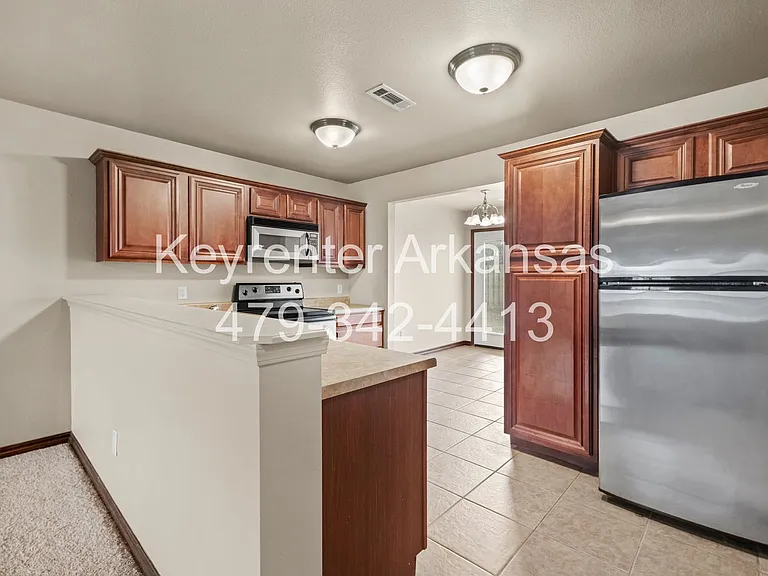 1270 N Trinity Dr — Photo 9