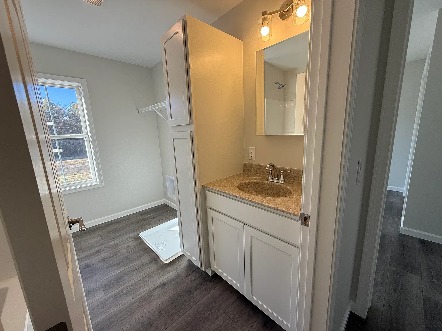 2 bed, 800 sqft, $1,800 — Photo 2