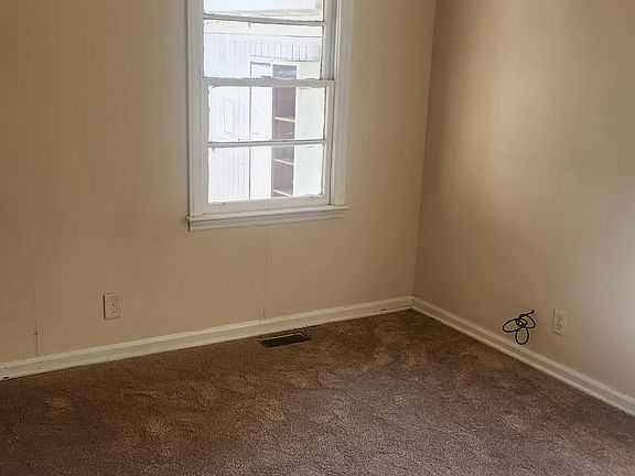 3rd image of 2055 Pinehill Dr