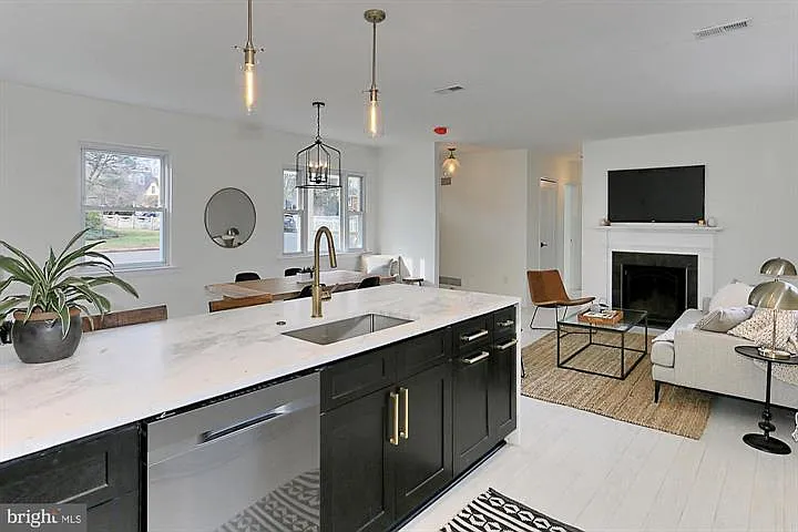 2501 Crest St — Photo 11