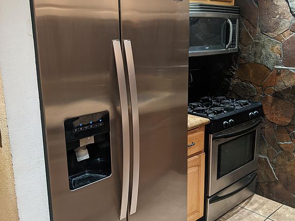 5th image of 327 Chestnut Ave APT 211