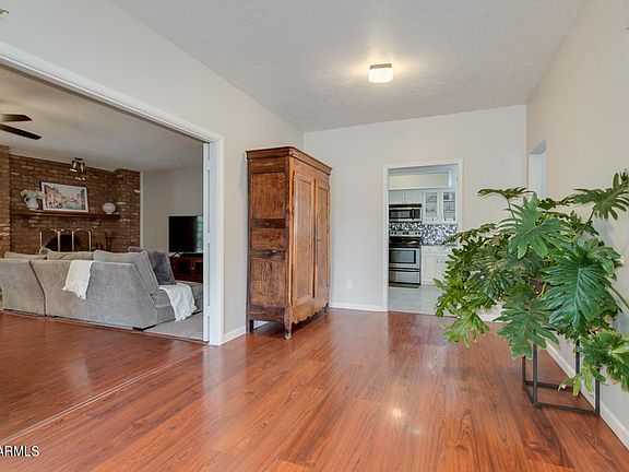 5th image of 918 W Jacinto Cir