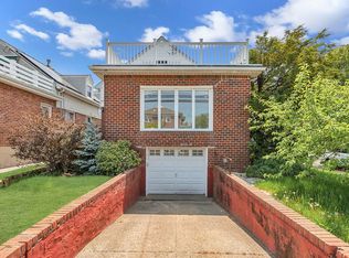 12119 Newport Ave, Rockaway Park, NY 11694