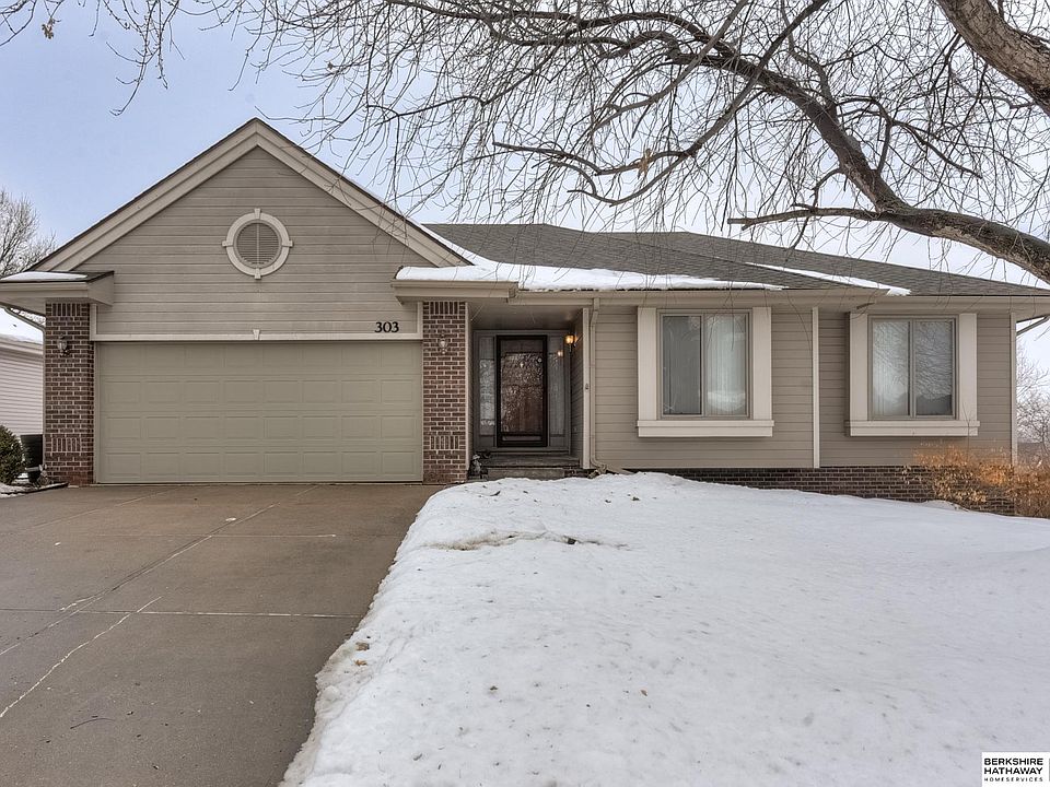 1st image of 303 Fleetwood Dr