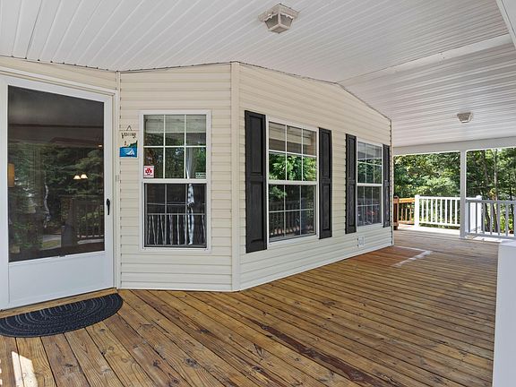 3rd image of 815 Alfred Road