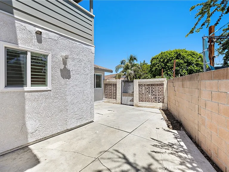 822 E Borchard Ave — Photo 28