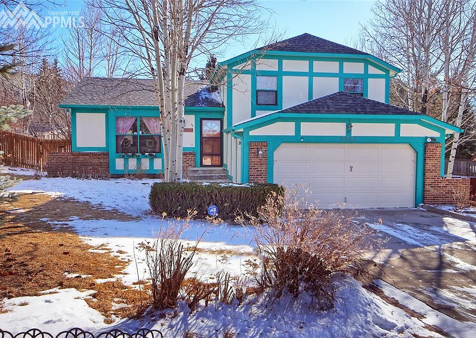 Welcome to 5523 East Old Farm Circle!