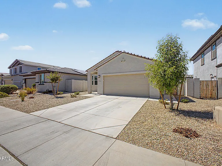 17865 W Daley Ln — Photo 3