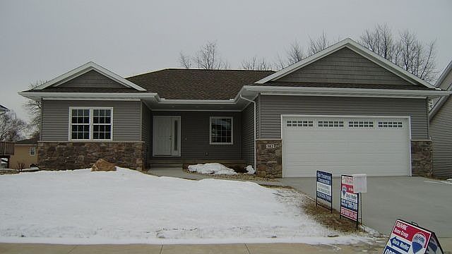 1st image of 302 Spruce Hills Dr