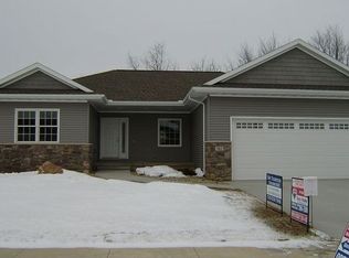 302 Spruce Hills Dr, Cedar Falls, IA 50613