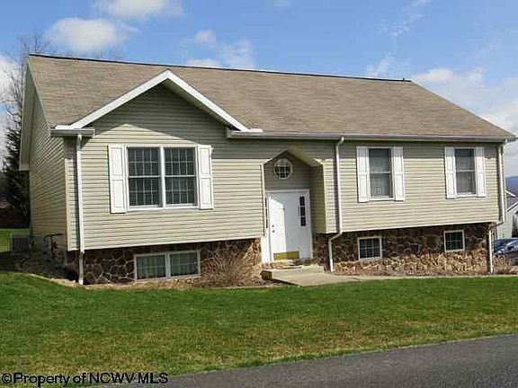 2nd image of 11 Antietam Dr