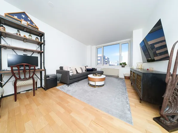 635 W 42nd St APT 8C, New York, NY 10036