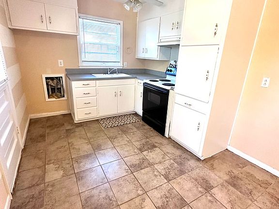 5th image of 2807 62nd St