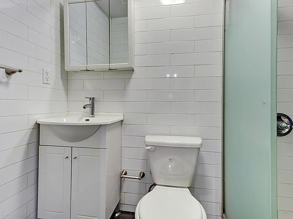 5th image of 487 Willoughby Ave #0