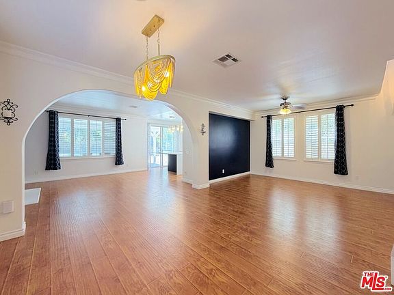 3rd image of 25506 Burns Pl