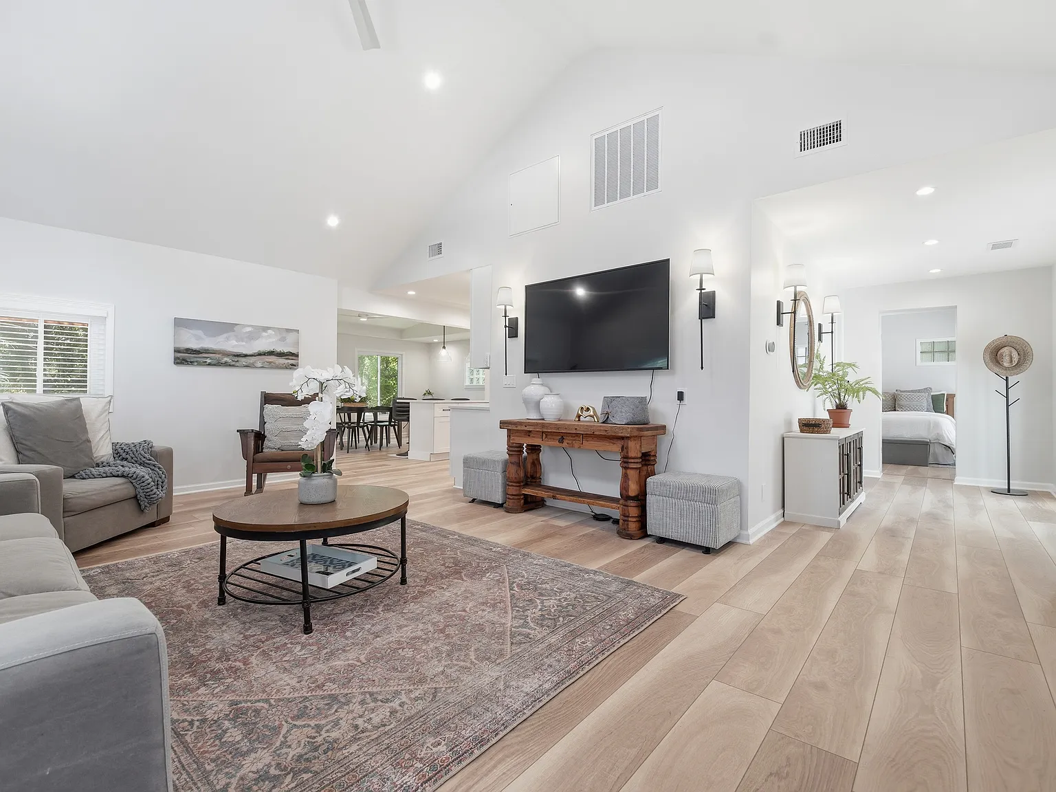 2 bed, 1108 sqft, $2,800 — Photo 2