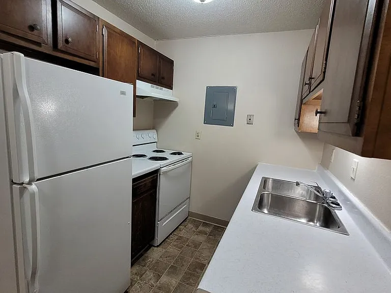 1440 Dakota Dr N — Photo 22