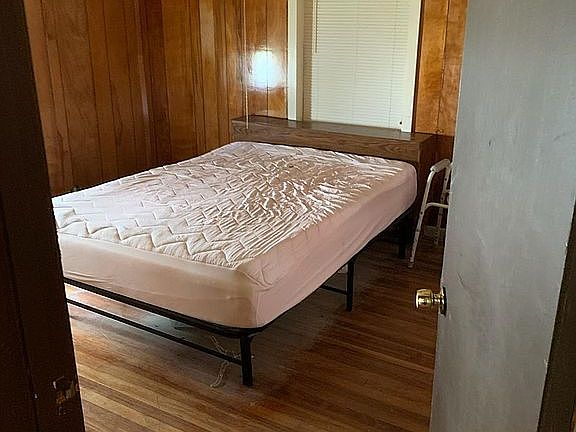 4th image of 1626 Merriman Ave