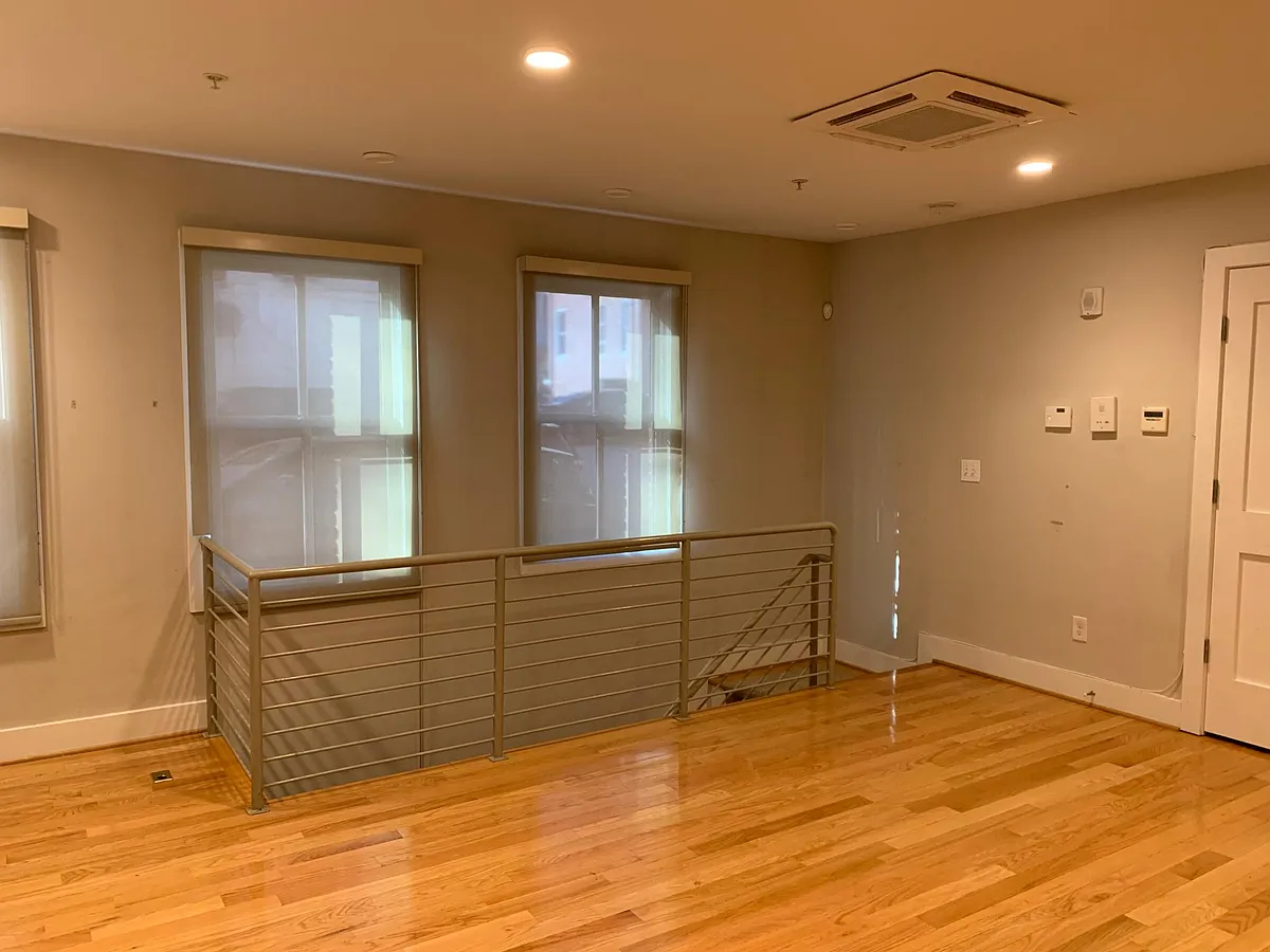 Building Photo - 1072 Thomas Jefferson St NW #102