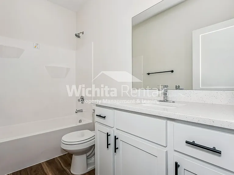 1736 - 1738 S. Hickory Creek St. — Photo 10