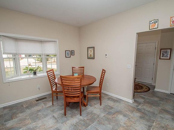 3rd image of 3134 Glenbrook Dr