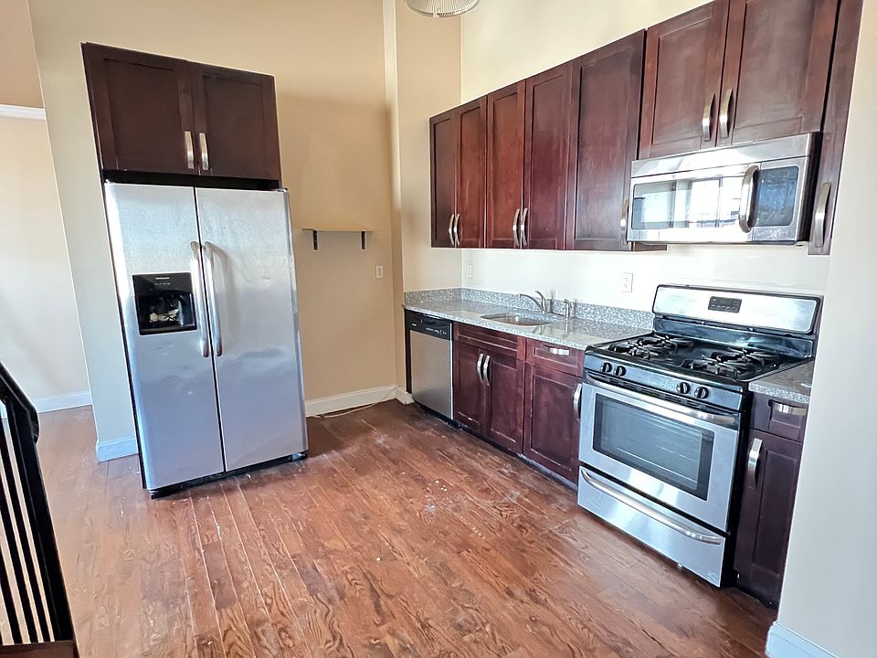 1st image of 711 Sip St #401