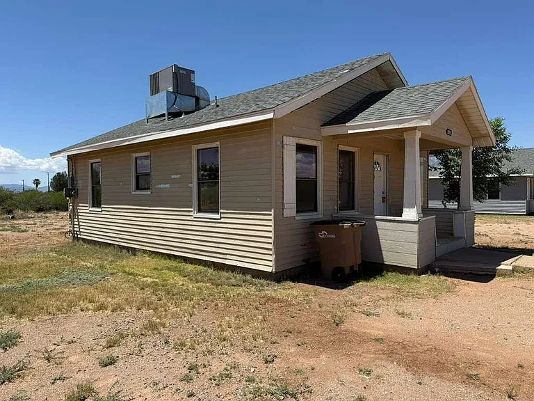 2082 N Cougar Pl — Photo 3