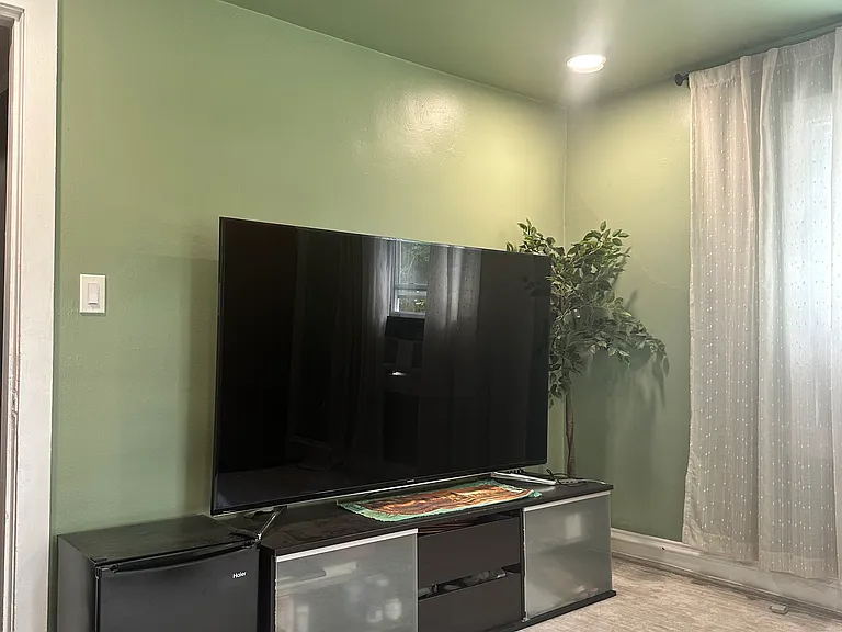 1808 Beech Ave #2 — Photo 5