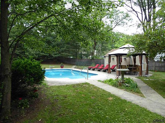 3rd image of 104 Sand Pine Ln