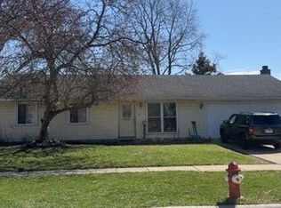 619 Parkside Cir, Streamwood, IL 60107