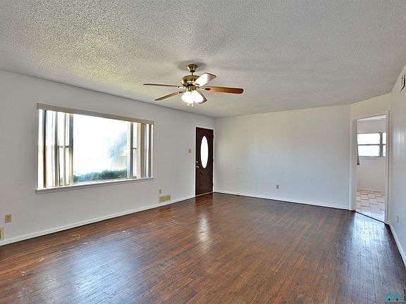 3rd image of 708 S Globe Ave